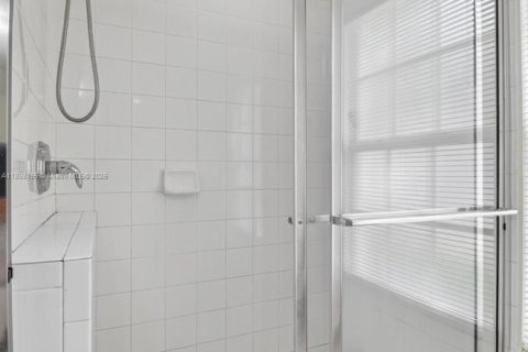 Снять в аренду таунхаус в Уэст-Палм-Бич, Флорида 4 спальни, 166.3м2, № 1954674 - фото 17