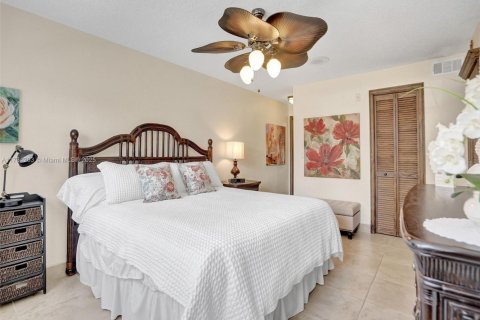 Condo in Hallandale Beach, Florida, 1 bedroom  № 1709561 - photo 10