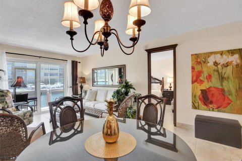 Condo in Hallandale Beach, Florida, 1 bedroom  № 1709561 - photo 18