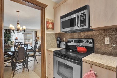 Condo in Hallandale Beach, Florida, 1 bedroom  № 1709561 - photo 3