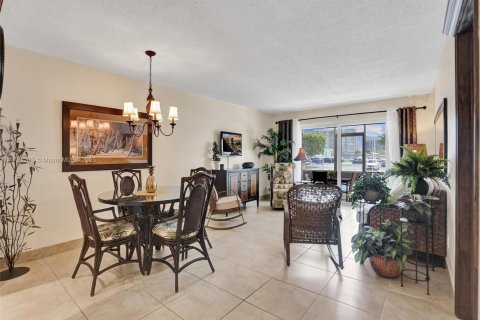Condo in Hallandale Beach, Florida, 1 bedroom  № 1709561 - photo 19