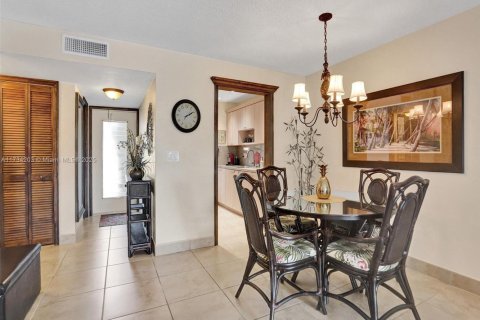 Condo in Hallandale Beach, Florida, 1 bedroom  № 1709561 - photo 20