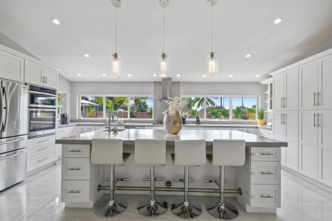 House in Lake Clarke Shores, Florida 4 bedrooms, 241.17 sq.m. № 2350641 - photo 11
