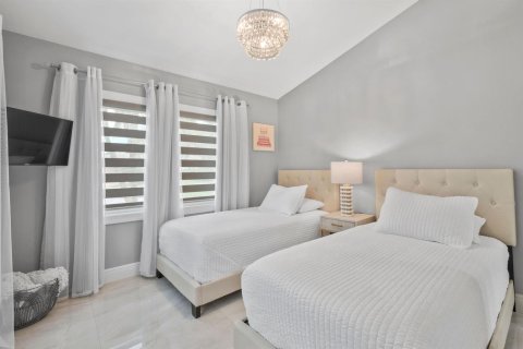 House in Lake Clarke Shores, Florida 4 bedrooms, 241.17 sq.m. № 2350641 - photo 22