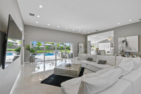 House in Lake Clarke Shores, Florida 4 bedrooms, 241.17 sq.m. № 2350641 - photo 4