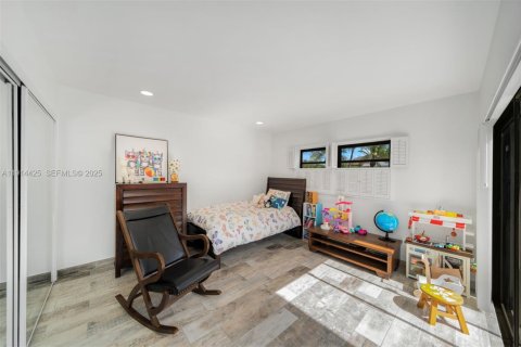 Villa ou maison à louer à Miami, Floride: 4 chambres, 380.16 m2 № 1976639 - photo 17