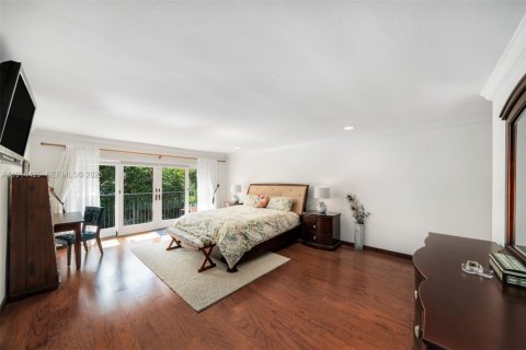 Villa ou maison à louer à Miami, Floride: 4 chambres, 380.16 m2 № 1976639 - photo 12