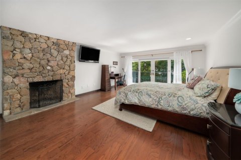 Villa ou maison à louer à Miami, Floride: 4 chambres, 380.16 m2 № 1976639 - photo 13