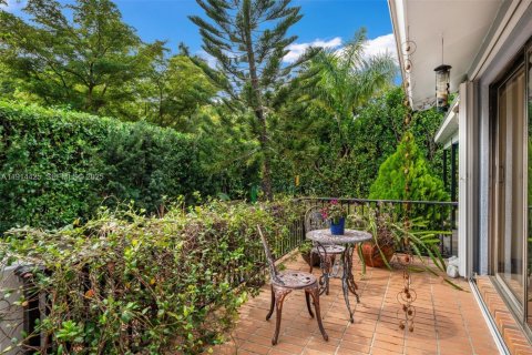 Villa ou maison à louer à Miami, Floride: 4 chambres, 380.16 m2 № 1976639 - photo 10