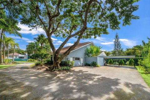 Villa ou maison à louer à Miami, Floride: 4 chambres, 380.16 m2 № 1976639 - photo 29