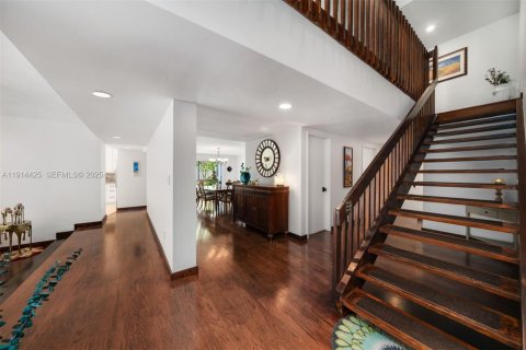 Villa ou maison à louer à Miami, Floride: 4 chambres, 380.16 m2 № 1976639 - photo 11