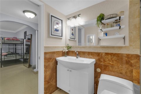 Condo in Miami Gardens, Florida, 1 bedroom  № 1755717 - photo 20