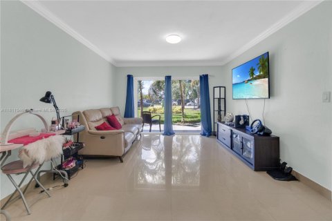 Condo in Miami Gardens, Florida, 1 bedroom  № 1755717 - photo 23