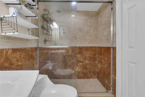 Condo in Miami Gardens, Florida, 1 bedroom  № 1755717 - photo 17