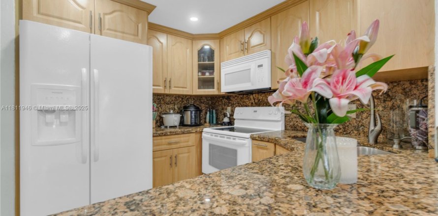 Condo in Miami Gardens, Florida, 1 bedroom  № 1755717