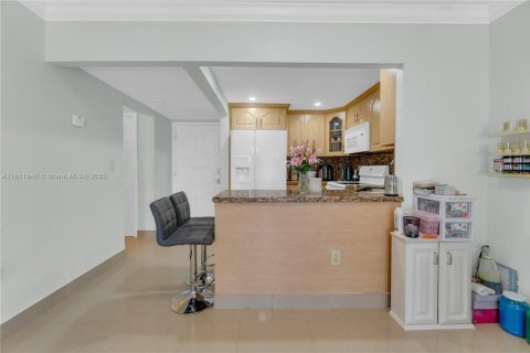 Condo in Miami Gardens, Florida, 1 bedroom  № 1755717 - photo 11