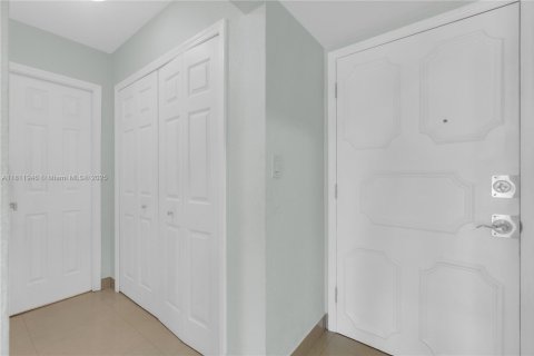 Condo in Miami Gardens, Florida, 1 bedroom  № 1755717 - photo 29