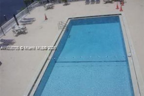 Снять в аренду кондоминиум в Халландейл-Бич, Флорида 1 спальня, 76.64м2, № 1947095 - фото 4