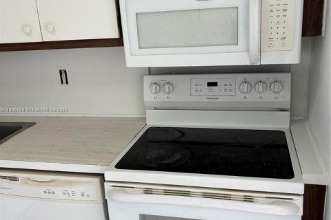 Снять в аренду кондоминиум в Халландейл-Бич, Флорида 1 спальня, 76.64м2, № 1947095 - фото 11