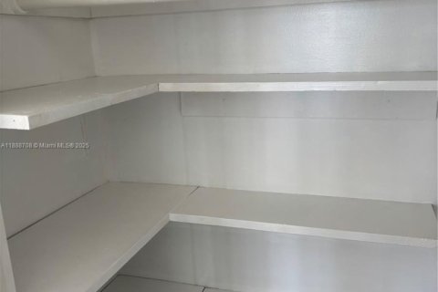 Снять в аренду кондоминиум в Халландейл-Бич, Флорида 1 спальня, 76.64м2, № 1947095 - фото 10