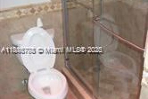 Снять в аренду кондоминиум в Халландейл-Бич, Флорида 1 спальня, 76.64м2, № 1947095 - фото 14