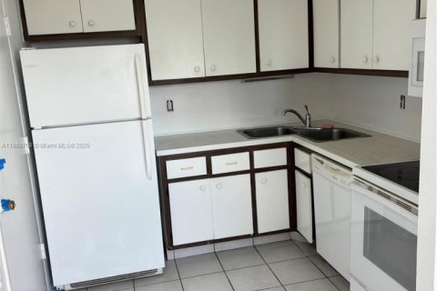 Снять в аренду кондоминиум в Халландейл-Бич, Флорида 1 спальня, 76.64м2, № 1947095 - фото 8