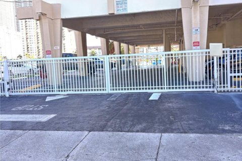 Снять в аренду кондоминиум в Халландейл-Бич, Флорида 1 спальня, 76.64м2, № 1947095 - фото 7