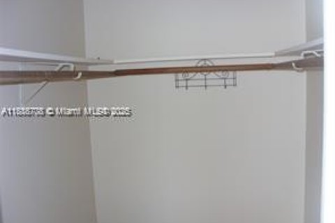 Снять в аренду кондоминиум в Халландейл-Бич, Флорида 1 спальня, 76.64м2, № 1947095 - фото 15