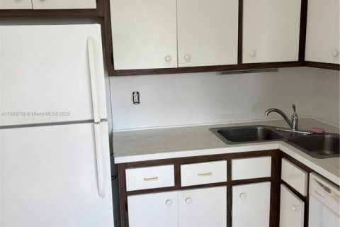 Снять в аренду кондоминиум в Халландейл-Бич, Флорида 1 спальня, 76.64м2, № 1947095 - фото 9