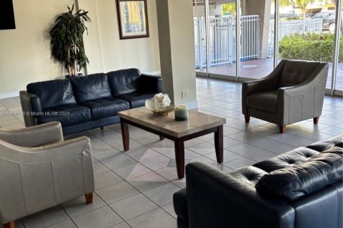 Снять в аренду кондоминиум в Халландейл-Бич, Флорида 1 спальня, 76.64м2, № 1947095 - фото 17