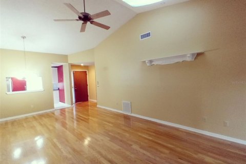 Villa ou maison à louer à Winter Park, Floride: 2 chambres, 108.97 m2 № 2384242 - photo 5