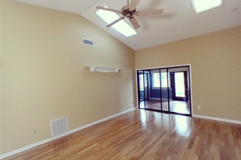 Villa ou maison à louer à Winter Park, Floride: 2 chambres, 108.97 m2 № 2384242 - photo 4