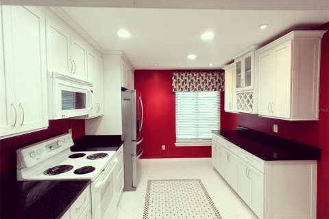 Villa ou maison à louer à Winter Park, Floride: 2 chambres, 108.97 m2 № 2384242 - photo 6