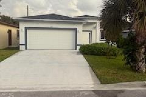 House in Fort Lauderdale, Florida 3 bedrooms, 146.32 sq.m. № 2082692