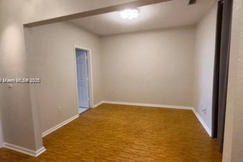 Townhouse in Tamarac, Florida 3 bedrooms, 132.66 sq.m. № 1968199 - photo 12