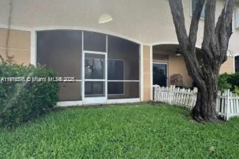 Townhouse in Tamarac, Florida 3 bedrooms, 132.66 sq.m. № 1968199 - photo 5
