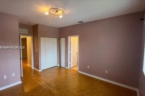 Townhouse in Tamarac, Florida 3 bedrooms, 132.66 sq.m. № 1968199 - photo 7