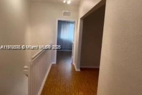 Townhouse in Tamarac, Florida 3 bedrooms, 132.66 sq.m. № 1968199 - photo 11