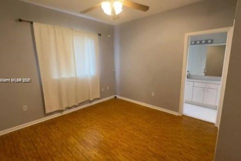 Townhouse in Tamarac, Florida 3 bedrooms, 132.66 sq.m. № 1968199 - photo 6