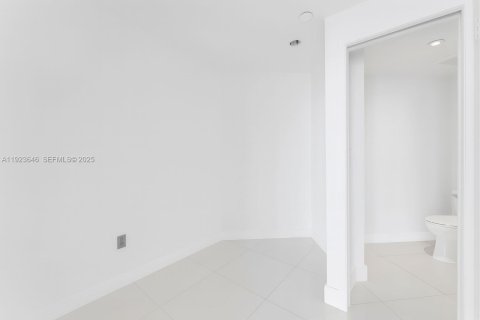 Copropriété à louer à Aventura, Floride: 4 chambres, 219.25 m2 № 1982074 - photo 20