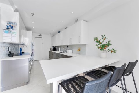 Copropriété à louer à Aventura, Floride: 4 chambres, 219.25 m2 № 1982074 - photo 16