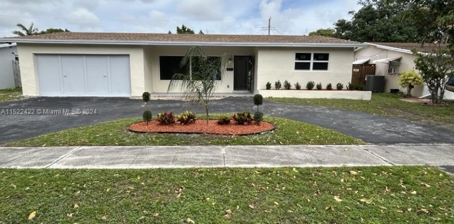 Casa en Hollywood, Florida 5 dormitorios, 269.04 m2 № 1729441
