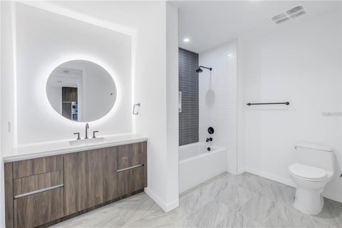 Condo in Saint Petersburg, Florida, 1 bedroom  № 1898698 - photo 8