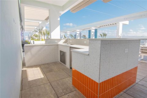 Condo in Saint Petersburg, Florida, 1 bedroom  № 1898698 - photo 18