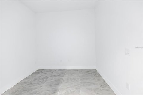 Condo in Saint Petersburg, Florida, 1 bedroom  № 1898698 - photo 11