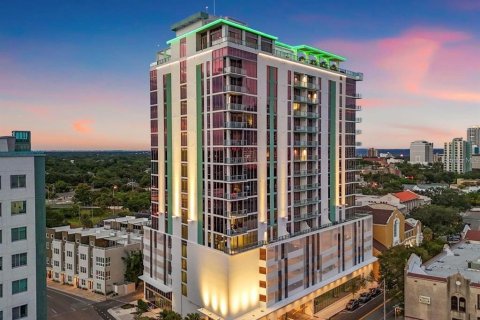 Condo in Saint Petersburg, Florida, 1 bedroom  № 1898698 - photo 1