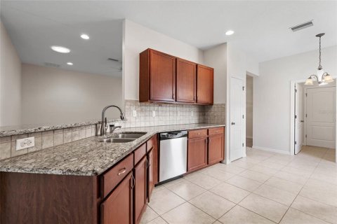 House in New Port Richey, Florida 4 bedrooms, 174.01 sq.m. № 1806579 - photo 16