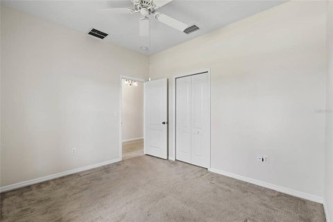House in New Port Richey, Florida 4 bedrooms, 174.01 sq.m. № 1806579 - photo 25