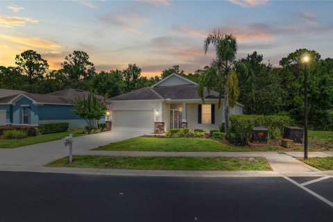 House in New Port Richey, Florida 4 bedrooms, 174.01 sq.m. № 1806579 - photo 2
