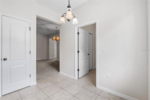 House in New Port Richey, Florida 4 bedrooms, 174.01 sq.m. № 1806579 - photo 7